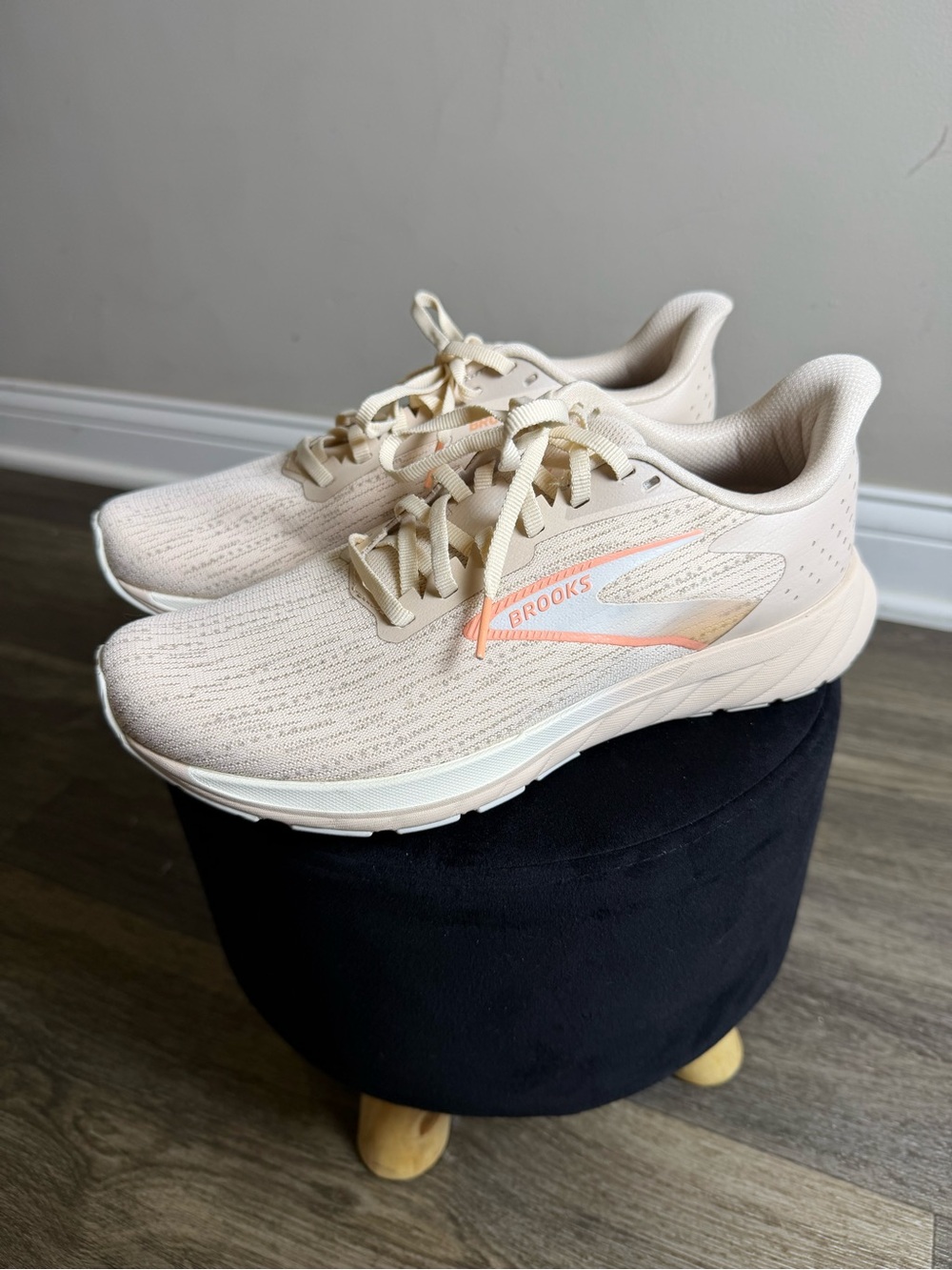 Brooks Anthem 7 Women's Running Shoes - Beige with Peach Accent